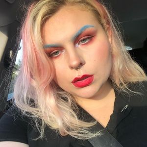 Meet your Posher, Amelia